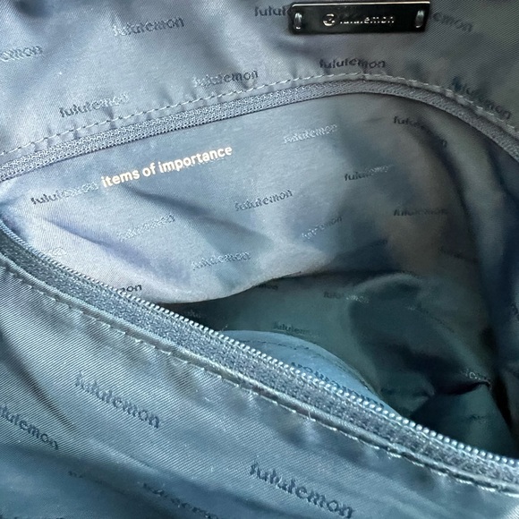 Lululemon *RARE* Navy Blue Duffle Bag - Picture 4 of 14